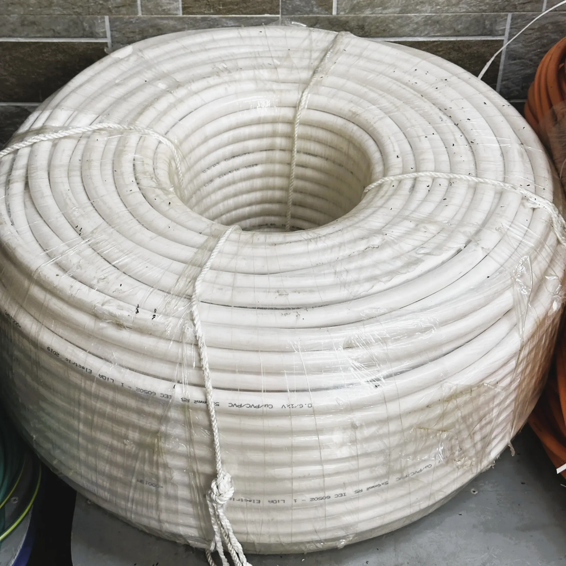 Cho thuê - Dây điện 5x6 mm2